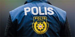 Ercan’da valizlerinden 119 karton sigara ve 880 paket t�t�n ��kan iki ki�i tutukland�