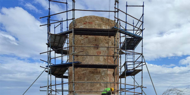 K�lt�rel Miras Teknik Komitesi, Mormenek�e'deki yel de�irmeninde koruma �al��malar� ba�latt�