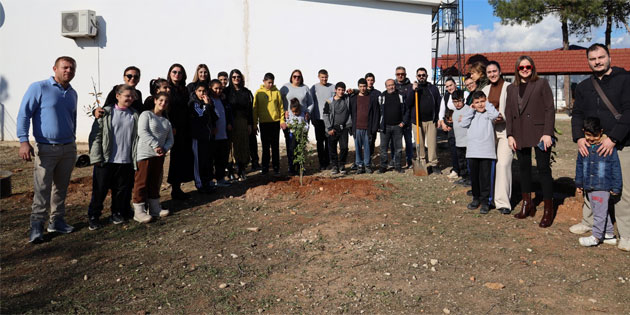 �skele Belediyesi �t�ken �zel E�itim Okulu’nda meyve bah�esi olu�turdu