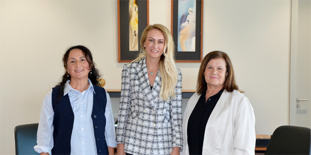 Nilden Bekta Erhrman Akova Kadnlar Dernei heyetiyle grt