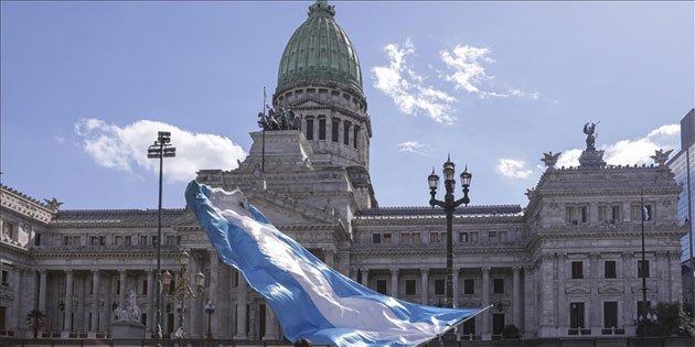 Arjantin'de binlerce ki�i �al��ma reformu yasa tasar�s�n� protesto etti