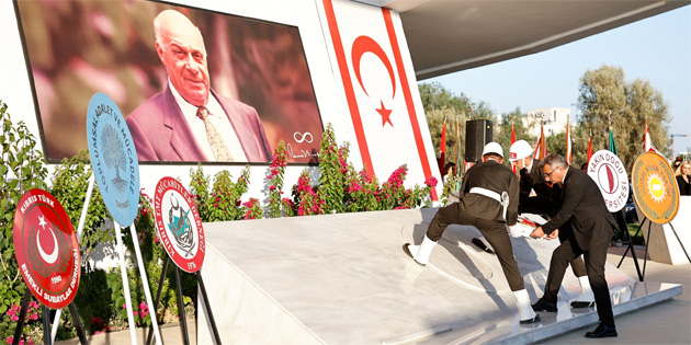Rauf Raif Denkta�’�n An�t Mezar�’nda t�ren d�zenlendi
