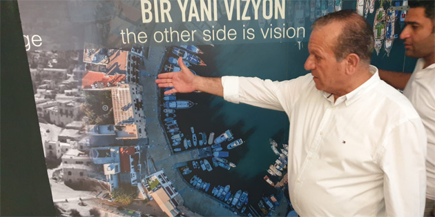Atao�lu, Girne Antik Liman giri�indeki tarihi G�mr�k Binas�’nda olu�turulan sergi alan� inceledi
