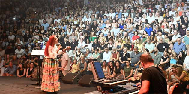 G�zelyurt Portakal Festivalinde Leman Sam sahne ald�