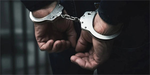 G�rev ba��ndaki polise r��vet teklif eden �ah�s tutukland�<
