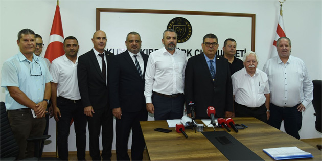 Maliye Bakanl��� ile Kamu-�� aras�nda toplu i� s�zle�mesi imzaland�