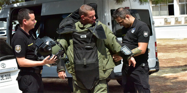 Polis bomba imha uzmanlar iin titizlik hayati neme sahip