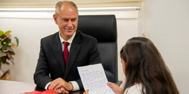 Sevgi Evi �ocuklar� �al��ma ve Sosyal G�venlik Bakan� Hasipo�lu’nu ziyaret etti