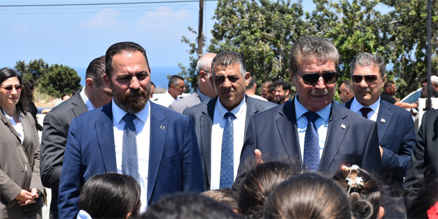 Ba�bakan �stel, Mehmet�ik �lkokulu’nu ziyaret etti
