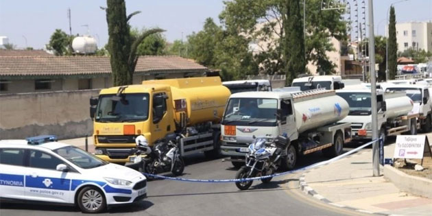 G�ney K�br�s'ta akaryak�t istasyonu sahiplerinden tanker d�zenlemesine protesto