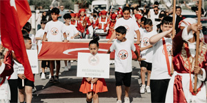 De�irmenlik Sad�k Cemil Stadyumu’nda �� okulun kat�l�m�yla t�ren d�zenlendi