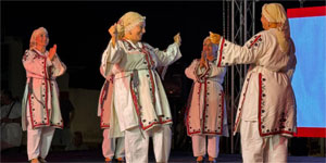 Mehmet�ik K�lt�r ve Dayan��ma Derne�i ekibi Ayval�k’ta festivale kat�ld�