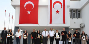 Emekli olan ve 30 hizmet y�l�n� tamamlayan polislere plaket verildi