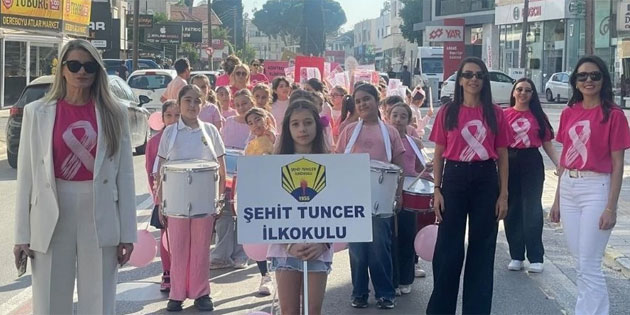 �ehit Tuncer �lkokulu ��renci ve ��retmenleri Meme Kanseri fark�ndal�k y�r�y��� ger�ekle�tirdi