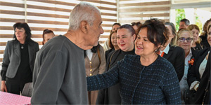 Zerrin �stel Lapta Huzurevi’ni ziyaret etti