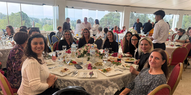 Gzelyurt’ta emekli retmenler onuruna yemek verildi