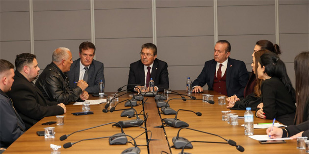 Ge�ici ��retmenlerden siyasi partilere ziyaret