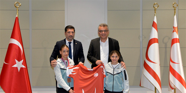 Erhrman, Jimnastik Federasyonu sporcular ile bir araya geldi