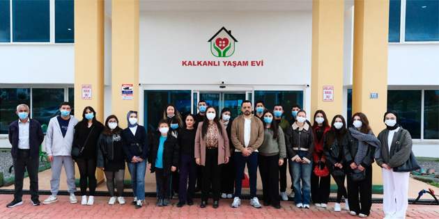 KA� ��rencileri Ya�l�lara Sayg� Haftas�’nda Kalkanl� Ya�am Evi’ni ziyaret etti
