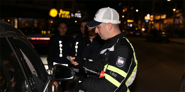 Trafik denetimlerinde 308 s�r�c� rapor edildi, 2 s�r�c� tutukland�