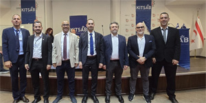 KITSAB Ba�kan� O�uz Akan�ay<