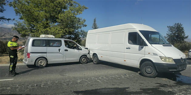Ercan-İskele ana yolunda zincirleme trafik kazası