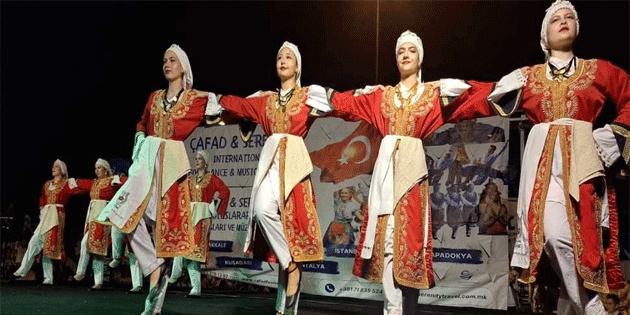 Paaky Halkdanslar gruplar byledi
