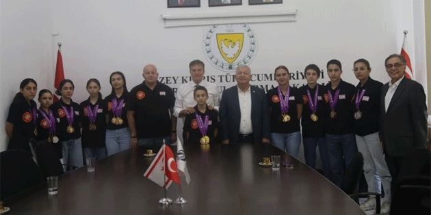 Arkl sporcular kabul etti