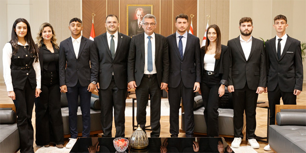 Erhrman, genlik heyetini kabul etti