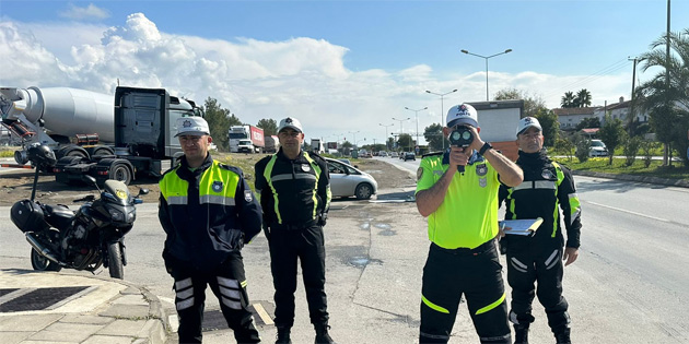 Trafik denetimlerinde 38 ara� trafikten men edildi, 1 s�r�c� tutukland�