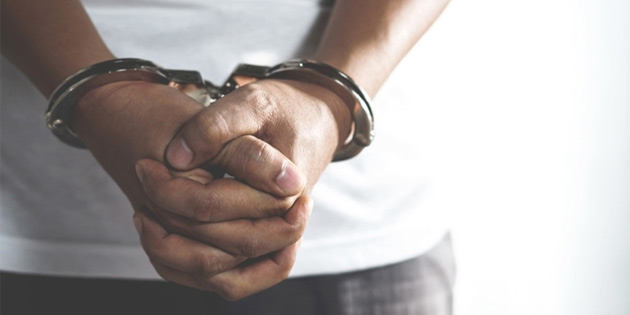 Ka�ak ya�amla m�cadele �er�evesinde yap�lan denetimlerde d�n ikamet izinsiz 2 ki�i tutukland�