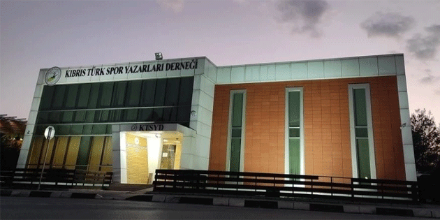 Spor Yazarlar� Derne�i'nden Evliya'ya destek