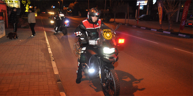 zinsiz ikamet eden 2 kii saptand