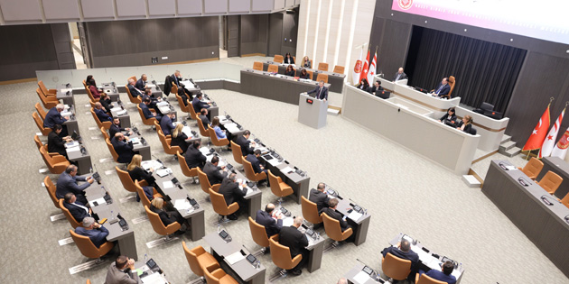MECL�S 14 SAATL�K SON TOPLANTIYLA KAPANDI 