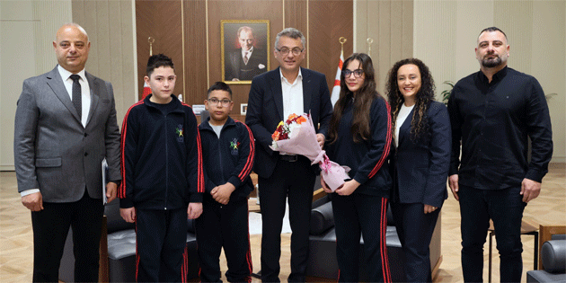 Cumhurba�kan� Erh�rman �ZEV �zel E�itim Vakf� heyetini kabul etti 