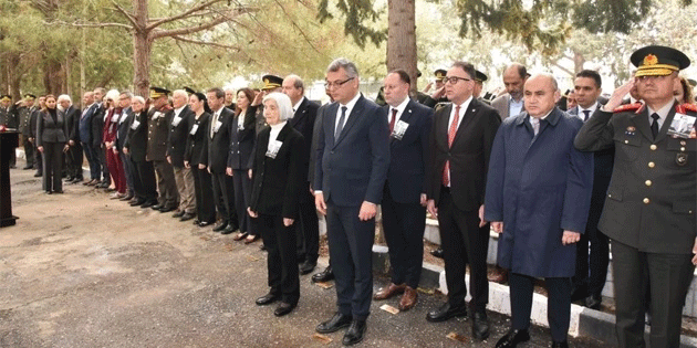 �lk Ba�bakan Mustafa �a�atay �l�m�n�n 37’nci y�l�nda t�renle an�ld�