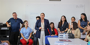 Soyalp, Dr. Suat G�nsel �lkokulu ve Alayk�y �lkokulu'nu ziyaret etti<