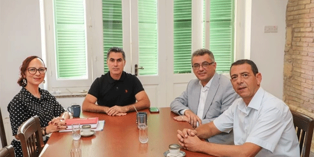 Erhrman, Kimliksizler Dernei ile grt