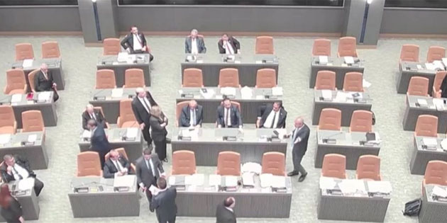  CTP milletvekilleri �stel konu�urken salonu terk etti