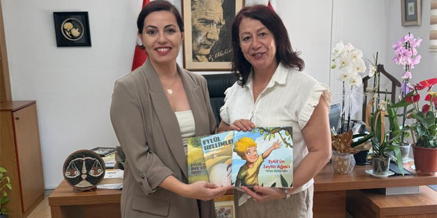K�lt�r Dairesi M�d�r� Ak�n, yazar �mren Ayta�o�lu ile g�r��t�