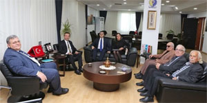 D��i�leri Bakan� Ertu�rulo�lu Vak�flar heyetini kabul etti