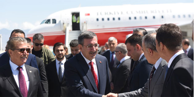 Cevdet Y�lmaz KKTC’de… Ercan’da Yang�n S�nd�rme Helikopteri teslim t�reni yap�ld�