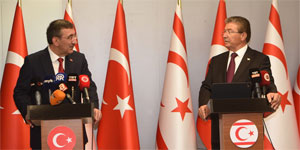 �stel ve Y�lmaz, Ercan Havaliman�'nda bas�n toplant�s� d�zenledi