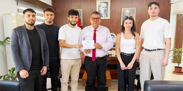 Maliye Bakan� Berova, �niversite ��rencileri Derne�i'ni kabul etti