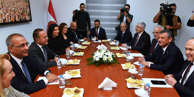 CHP Genel Bakan zgr zel, CTP’yi ziyaret etti