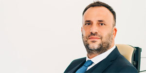 �eler: “Vatanda�lar, siyaset�ilerle aralar�ndaki u�urumun kapanmas�n� istiyor”