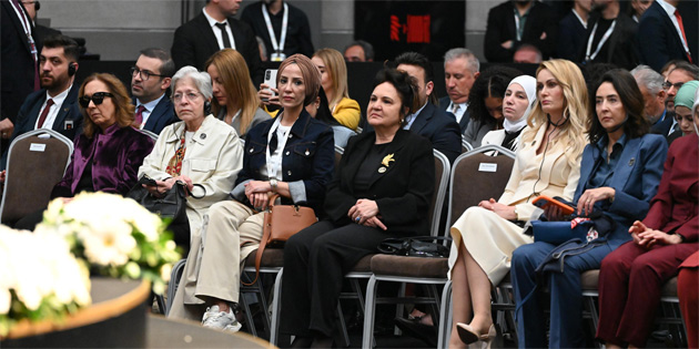 Zerrin �stel, “Filistin ��in Tek Y�rek” oturumuna kat�ld�