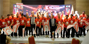 Erh�rman: 'K���k �lkede, az n�fusla p�r�l p�r�l gen�ler ��kt�ysa, bu halk�n �n�nde kimse duramaz”