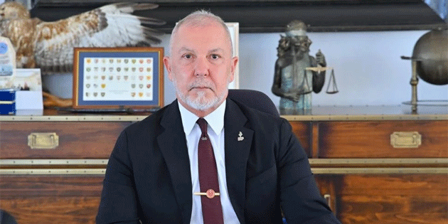 Serhat Akp�nar: KKTC siyaseti i�in bir uyan�� �a�r�s� yap�yoruz