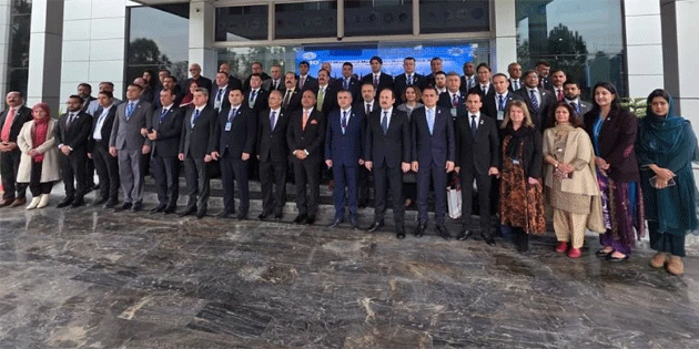 Dursun O�uz Pakistan’da